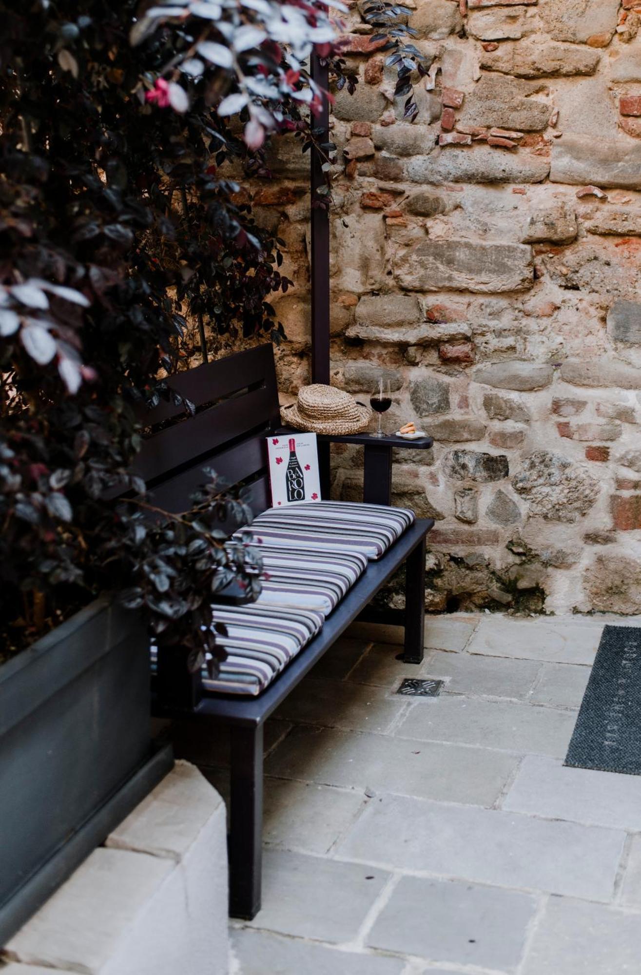 Uve Rooms & Wine Bar La Morra Εξωτερικό φωτογραφία
