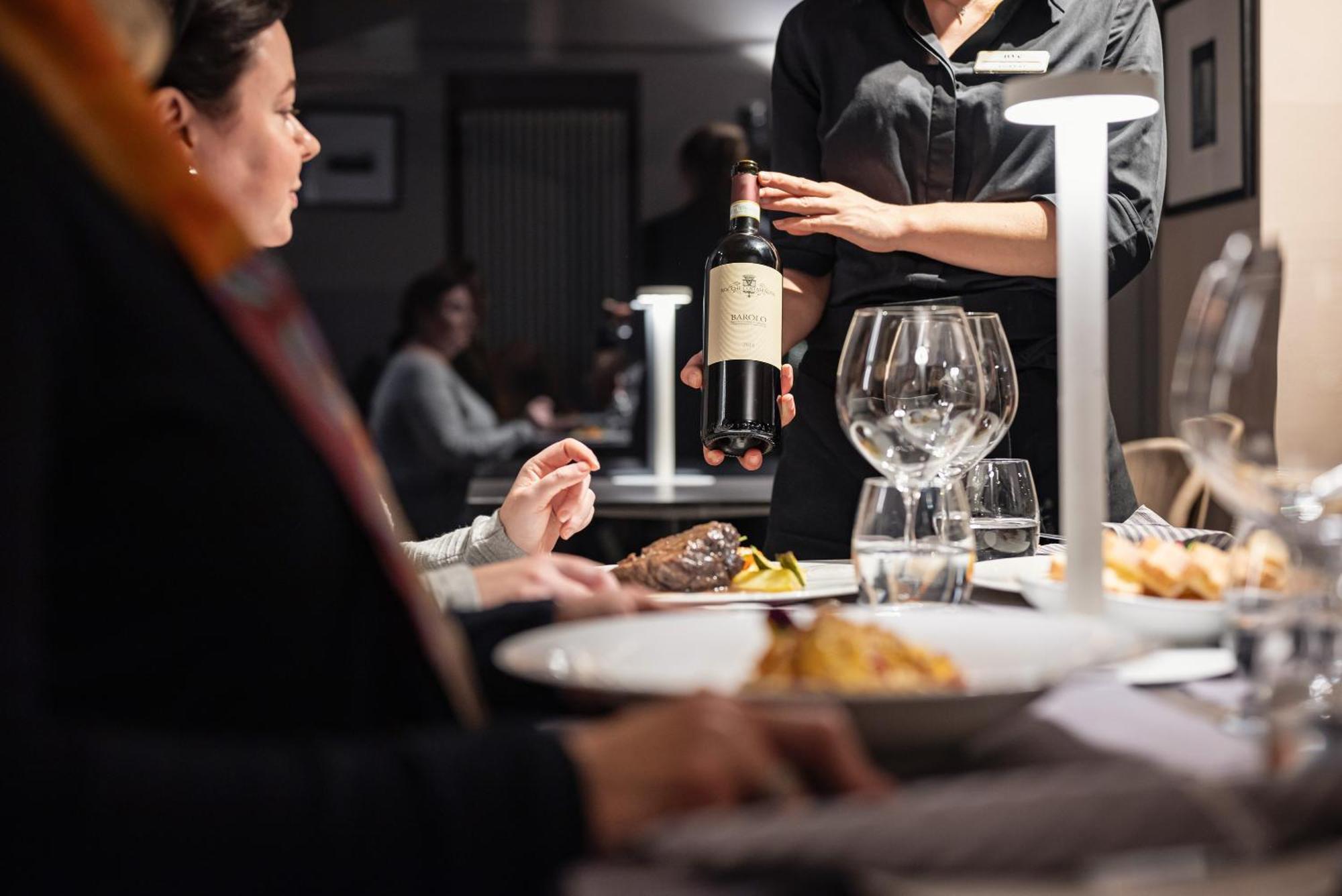 Uve Rooms & Wine Bar La Morra Εξωτερικό φωτογραφία